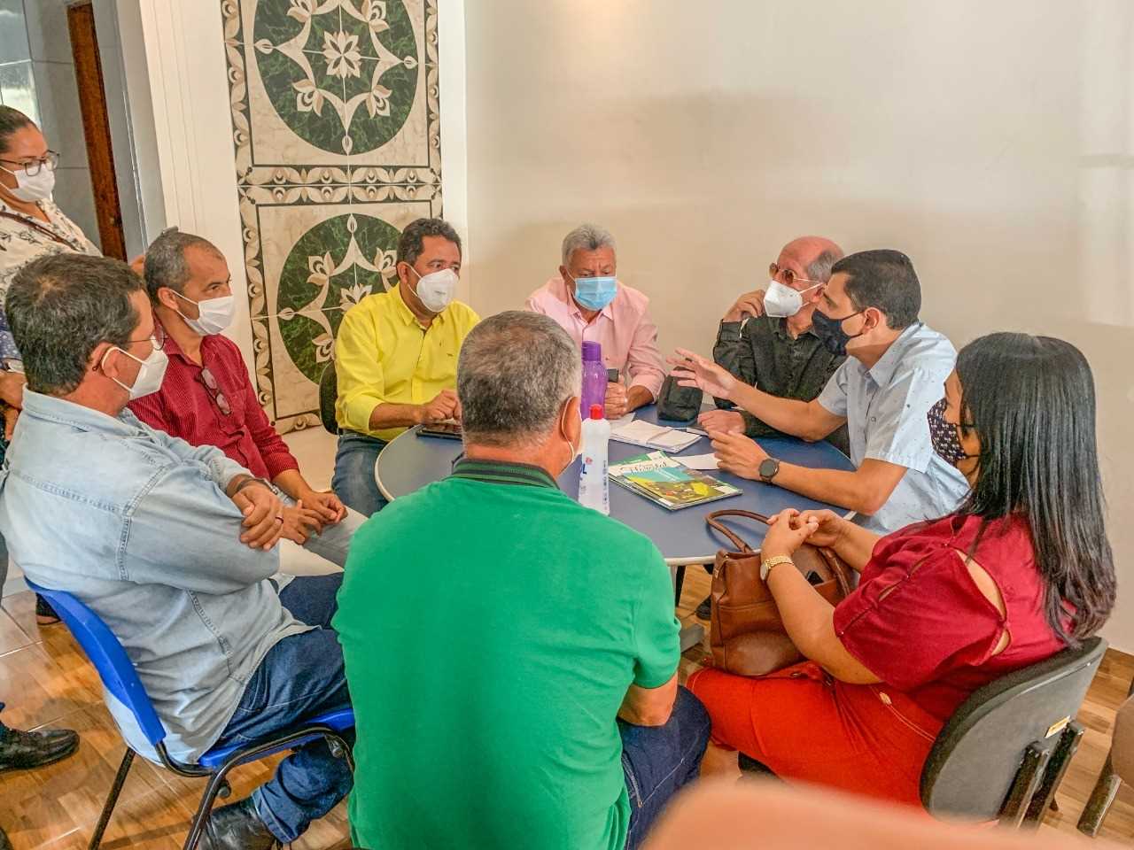 Camacã: Prefeito Paulo do Gás e o vice Rai de Panelinha se reúnem com prefeitos do CIMA